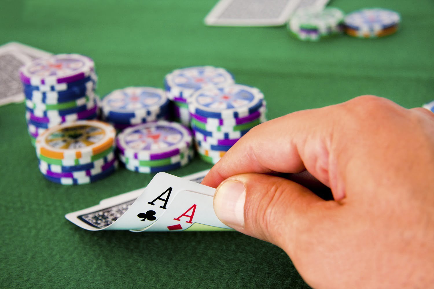 Play a Mohegan Sun Pocono Poker game!