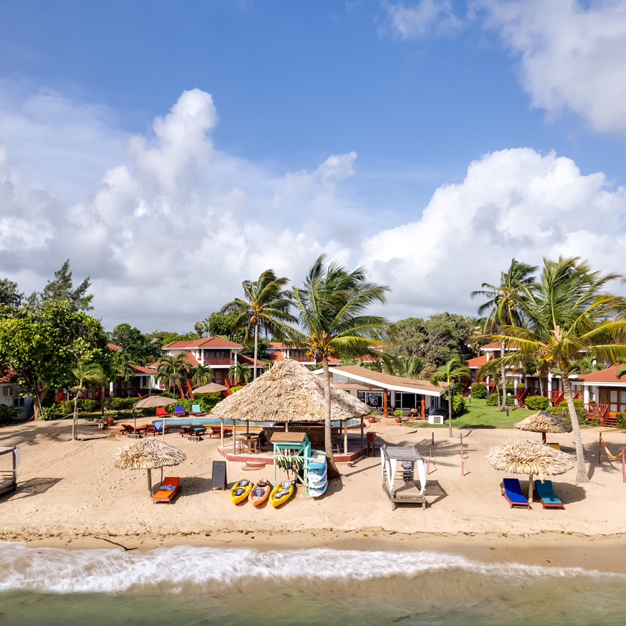 The beachfront Tiki Bar, kayaks and loungers at Belizean Dreams