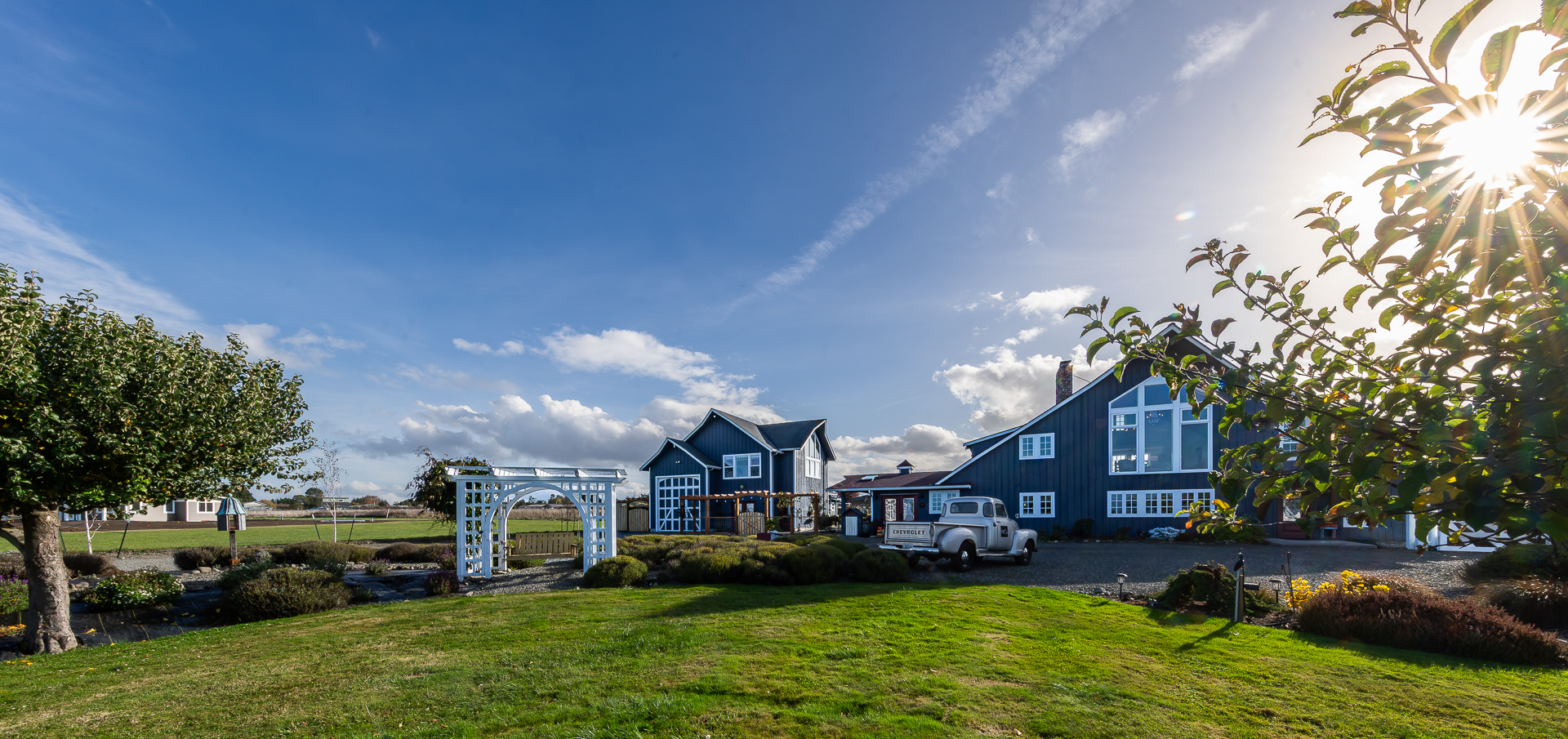 Dungeness Barn House B&B at Two Crows Farm: Sequim Bed and Breakfast