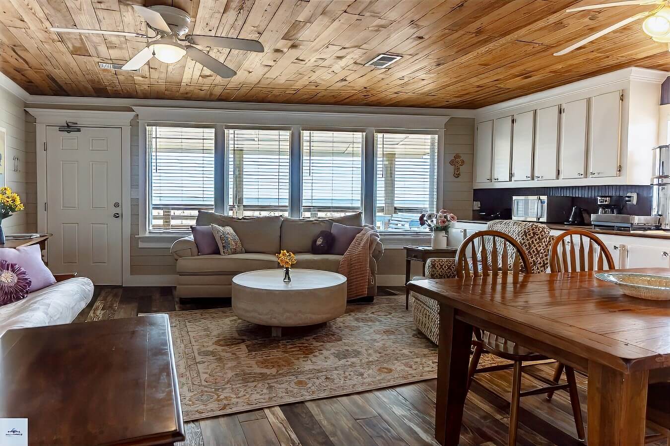 Photo Gallery of Blue Dolphin Inn & Cottages in Grand Isle Louisiana